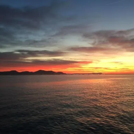 アパート 3 Etoiles, Parking Gratuit, Terrasse Privee サン・マンドリエ・シュル・メール